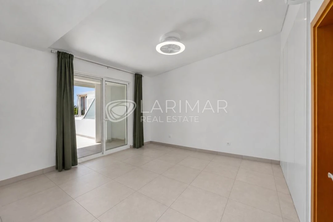Moradia T2 para Venda em Santa Barbara de Nexe Foto 15
