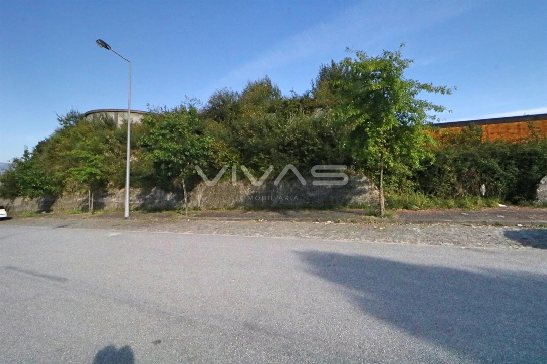 Terreno Comércio / Armazém para Venda em Gême Foto 1