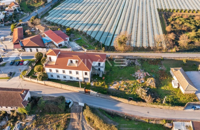 Moradia T14 para Venda em Lago Foto 13