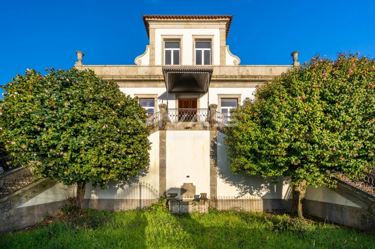 Moradia T14 para Venda em Lago Foto 23