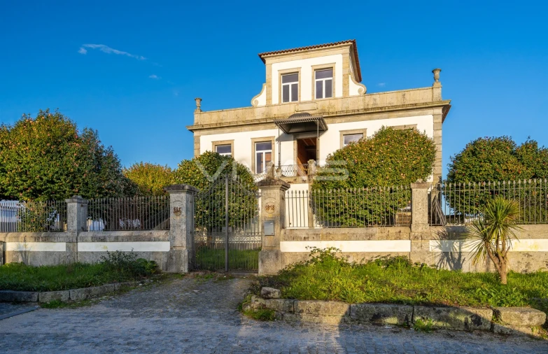 Moradia T14 para Venda em Lago Foto 25