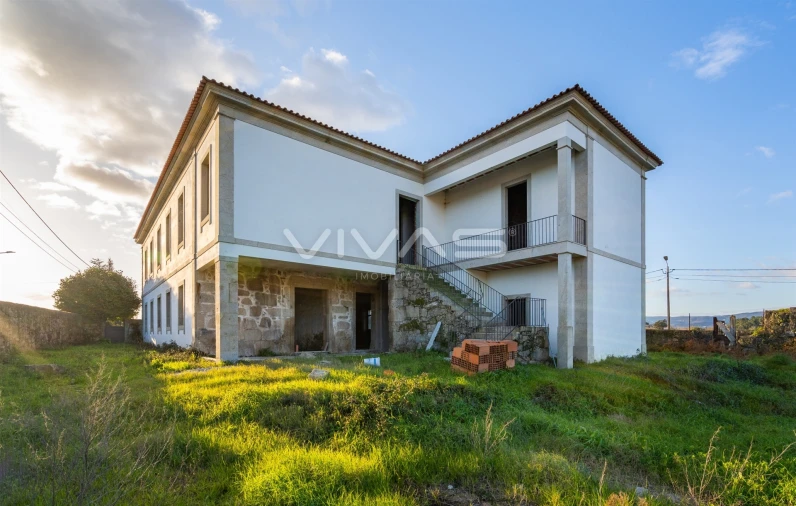 Moradia T14 para Venda em Lago Foto 22