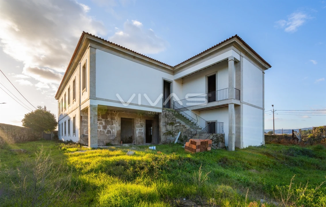 Moradia T14 para Venda em Lago Foto 22