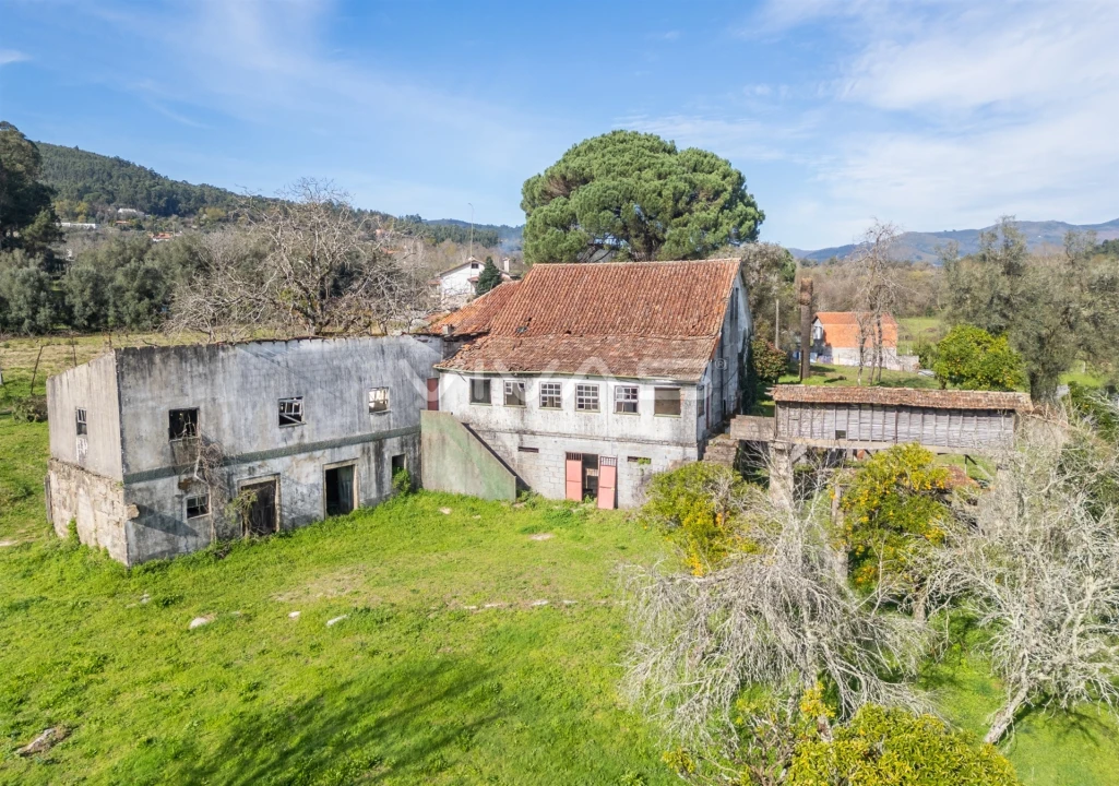 Quinta T0 para Venda em Pico de Regalados, Gondiães e Mós Foto 1