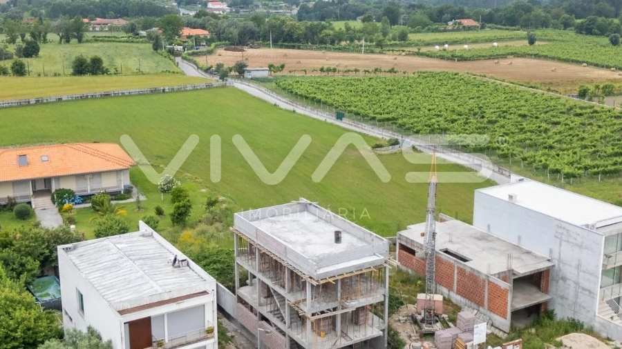 Terreno para Venda em Crespos e Pousada