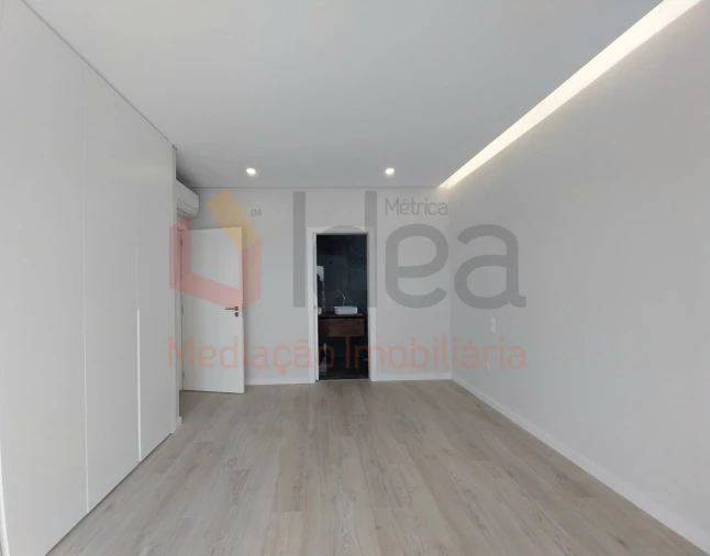 Moradia T3 para Venda em Fernao Ferro Foto 11