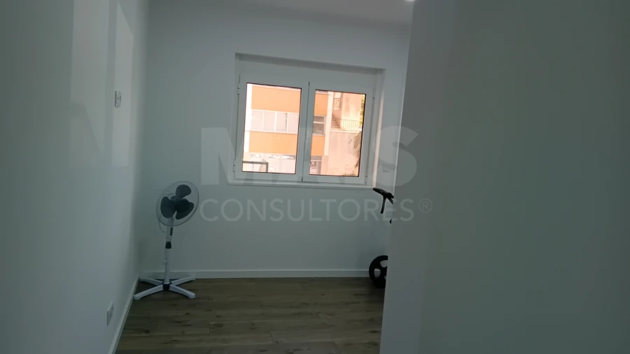 Apartamento T2 para Venda em Pontinha e Famões Foto 7