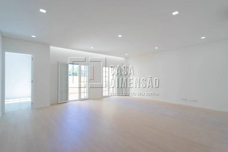 Apartamento T3 para Venda em Águas Livres Foto 2