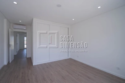 Moradia T4 para Venda em Corroios