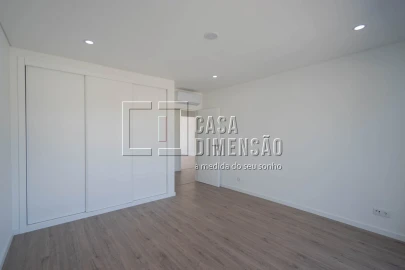 Moradia T4 para Venda em Corroios