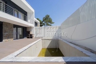 Moradia T4 para Venda em Corroios