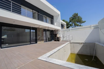 Moradia T4 para Venda em Corroios
