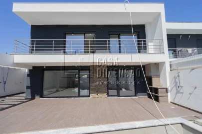 Moradia T4 para Venda em Corroios