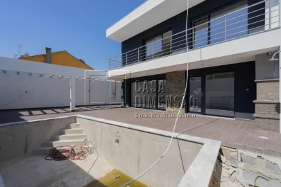 Moradia T4 para Venda em Corroios