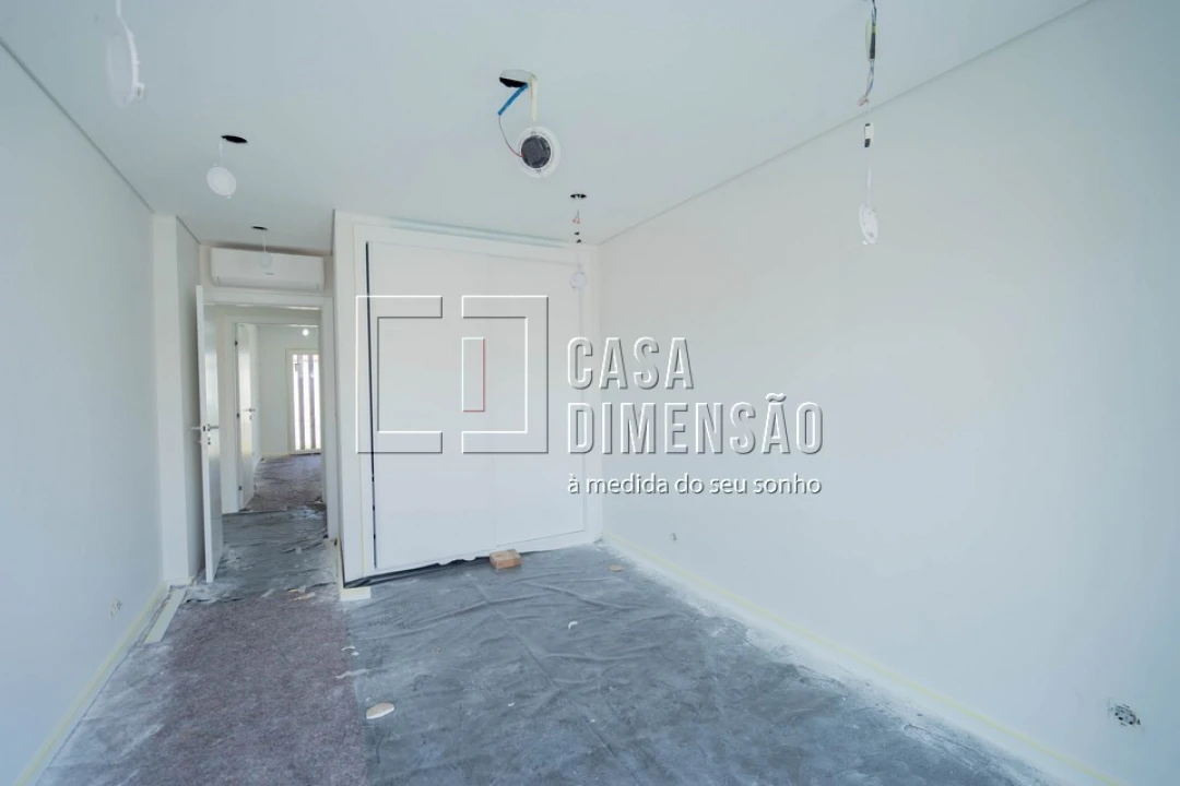 Moradia T4 para Venda em Corroios Foto 48