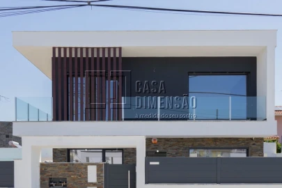 Moradia T4 para Venda em Corroios