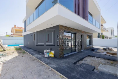 Moradia T4 para Venda em Corroios