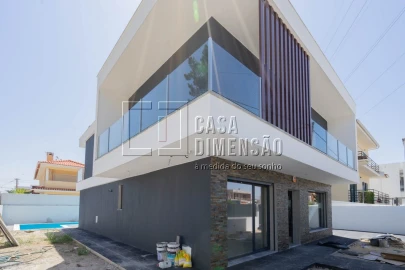 Moradia T4 para Venda em Corroios