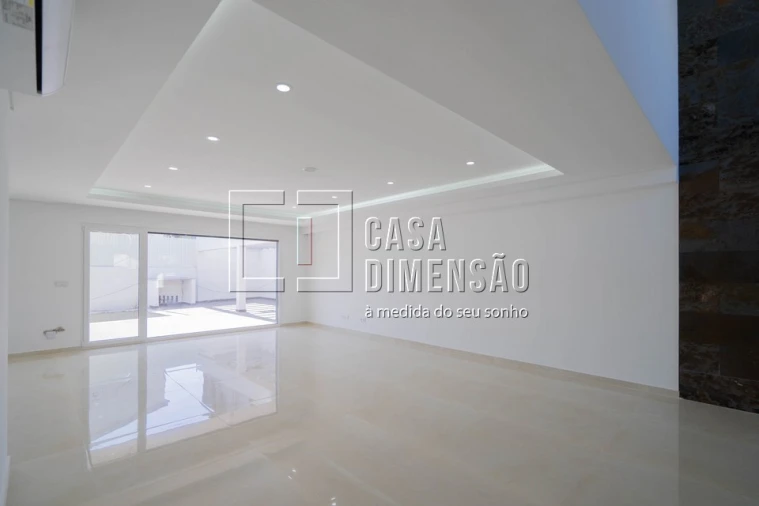 Moradia T4 para Venda em Corroios Foto 11