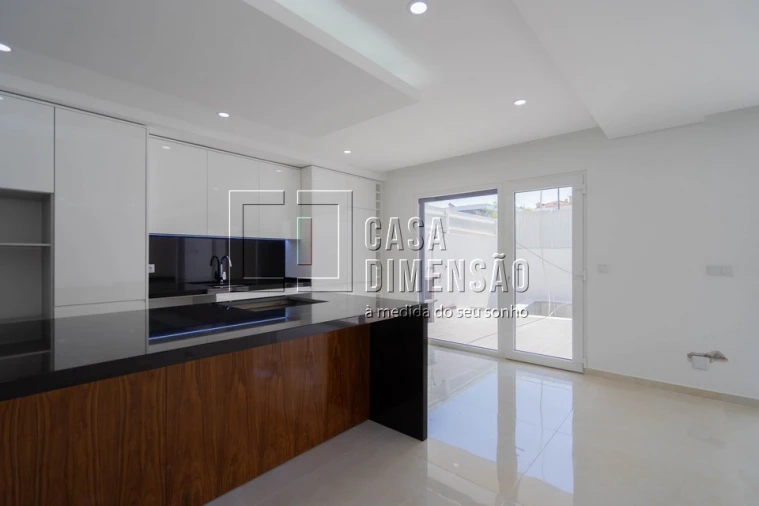 Moradia T4 para Venda em Corroios Foto 14