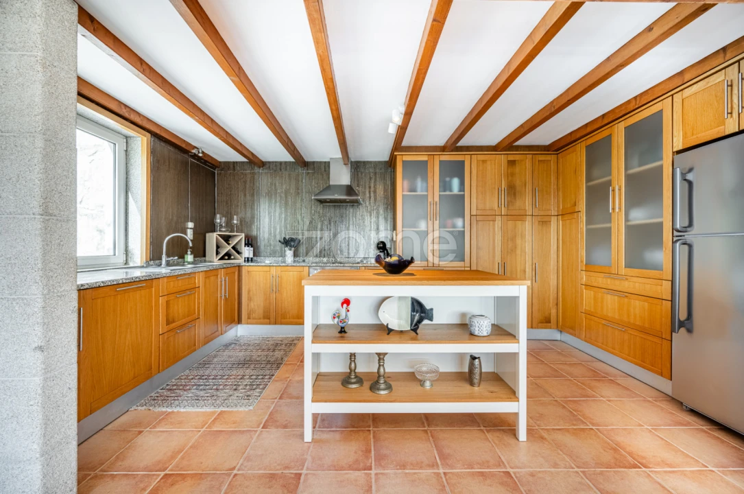 Quinta T3 para Venda em Oliveira do Douro Foto 9