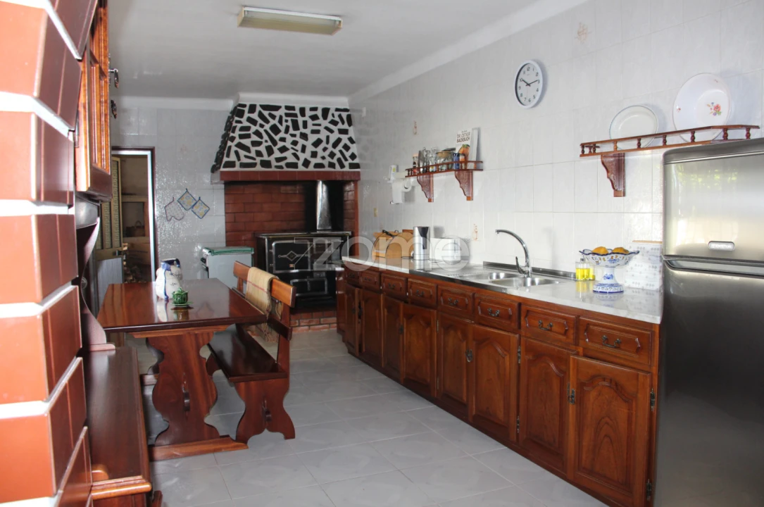 Moradia T4 para Venda em Lavos Foto 10