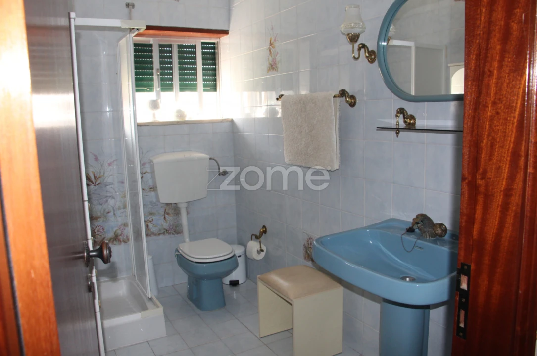 Moradia T4 para Venda em Lavos Foto 9