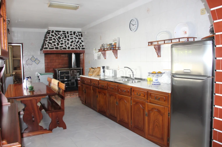 Moradia T4 para Venda em Lavos Foto 11