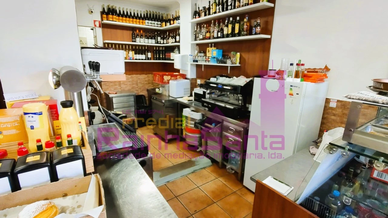 Negócio para Venda em Santo Antonio dos Olivais Foto 1