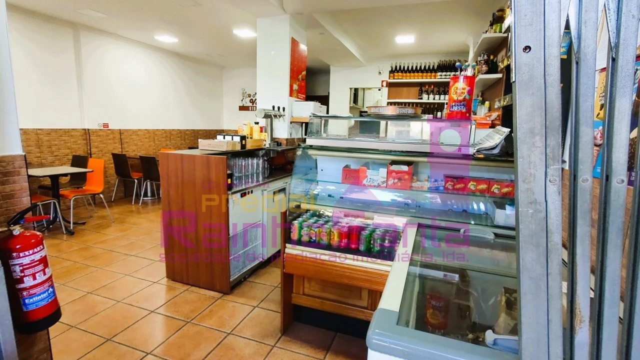 Negócio para Venda em Santo Antonio dos Olivais Foto 2