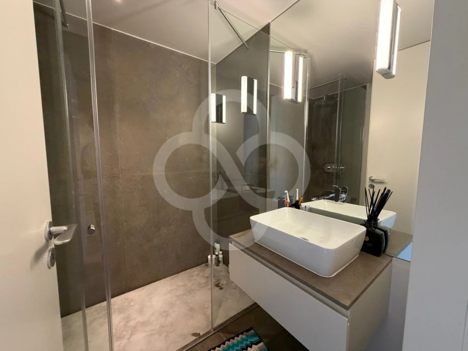 Apartamento T2 para Venda em Santo António Foto 13