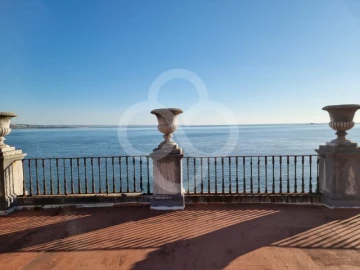 Moradia T28 para Venda em Oeiras e São Julião da Barra, Paço de Arcos e Caxias