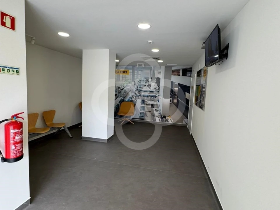 Loja para Venda em Campolide Foto 3