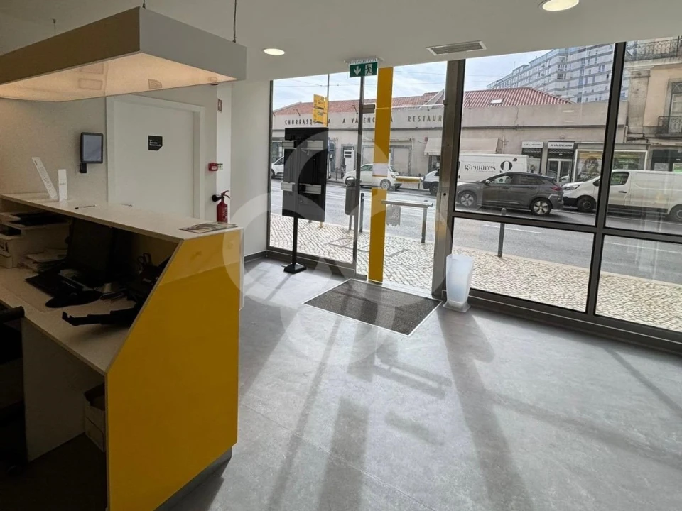 Loja para Venda em Campolide Foto 8