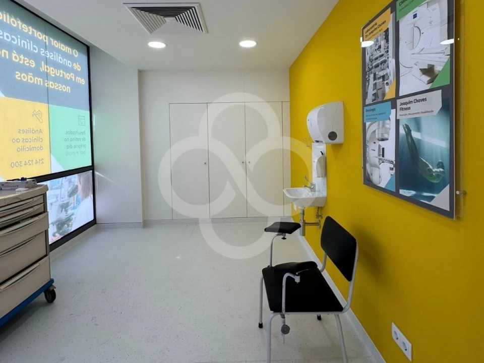 Loja para Venda em Campolide Foto 9