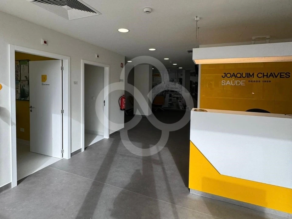 Loja para Venda em Campolide Foto 11