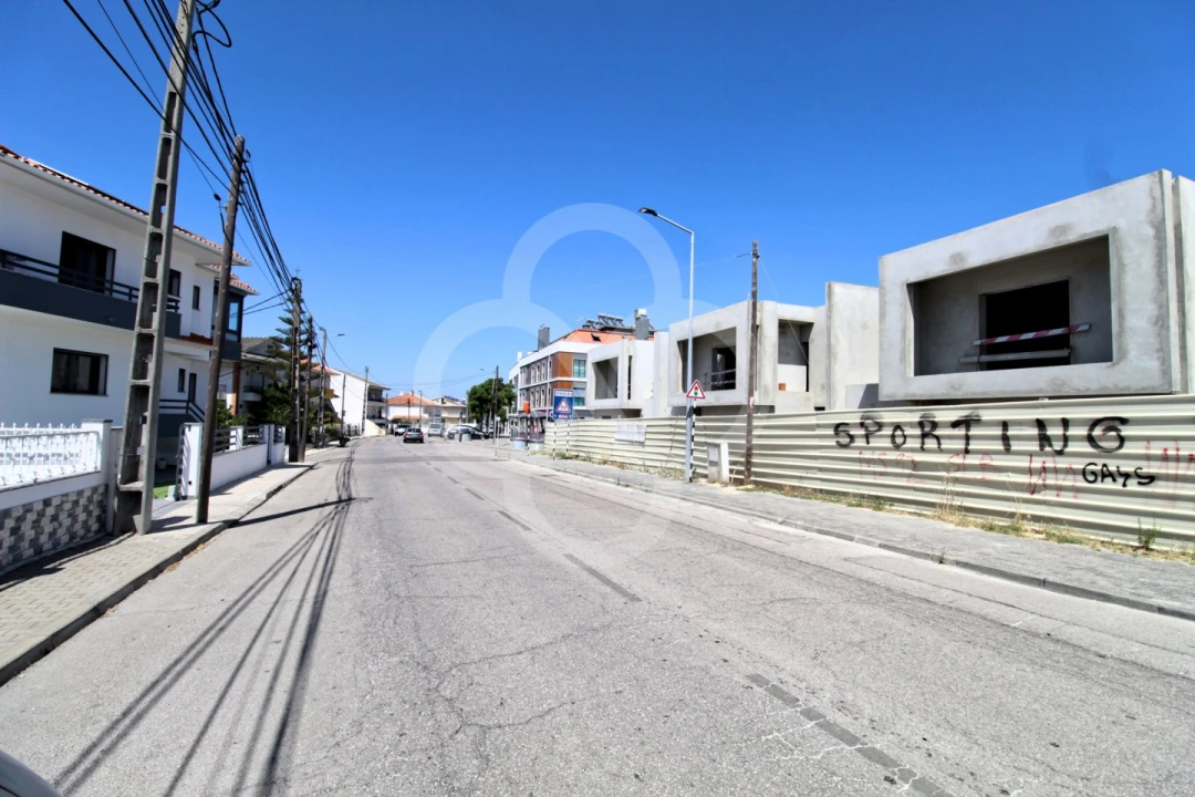 Moradia T3 para Venda em Corroios Foto 2