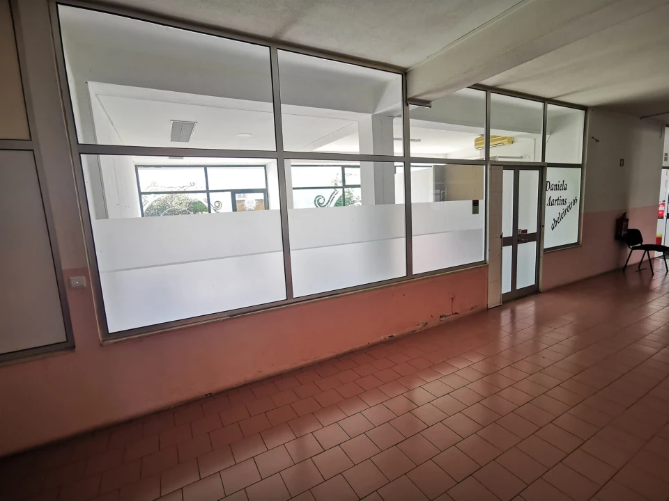 Loja para Arrendamento em Arcozelo Foto 9