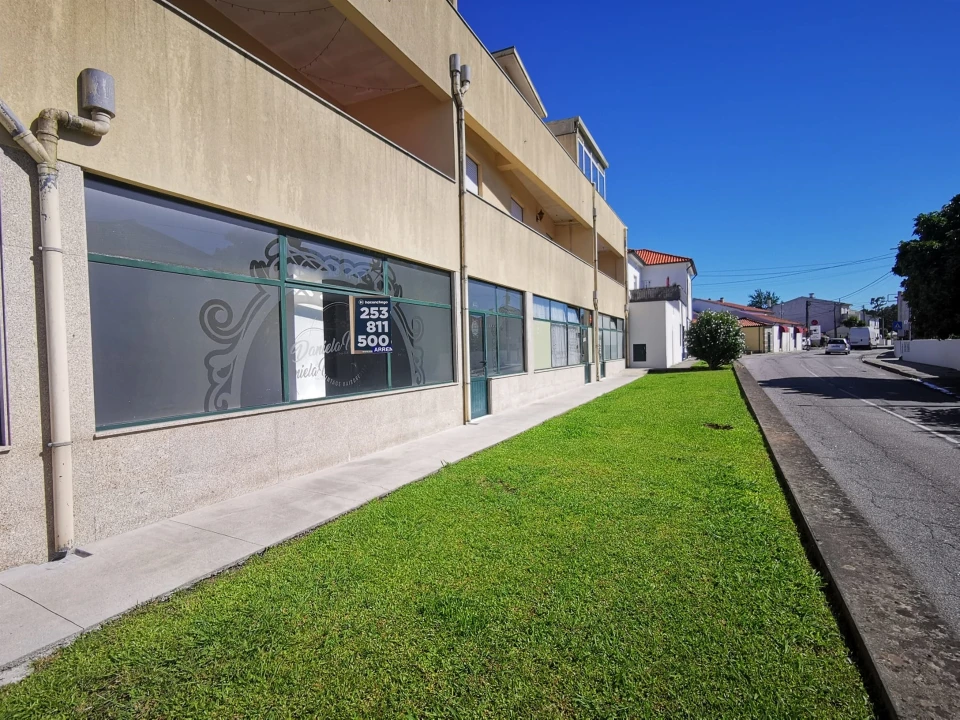 Loja para Arrendamento em Arcozelo Foto 2