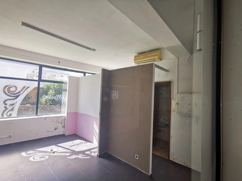 Loja para Arrendamento em Arcozelo Foto 6