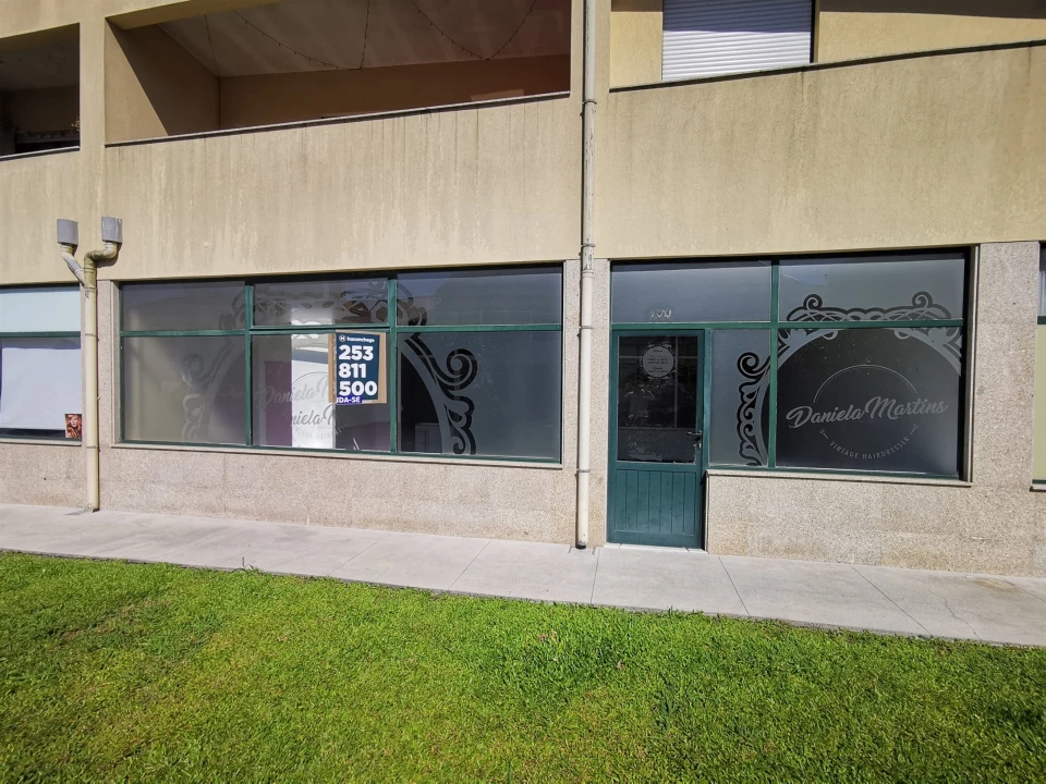 Loja para Arrendamento em Arcozelo Foto 1