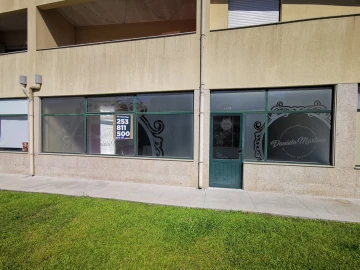 Loja para Arrendamento em Arcozelo