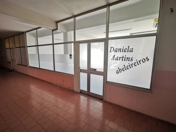 Loja para Arrendamento em Arcozelo