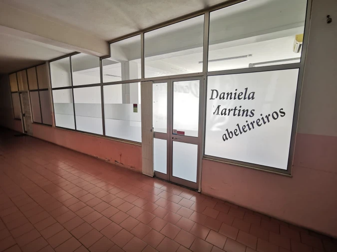 Loja para Arrendamento em Arcozelo Foto 10