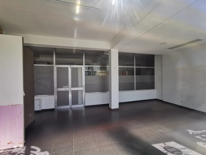 Loja para Arrendamento em Arcozelo Foto 4