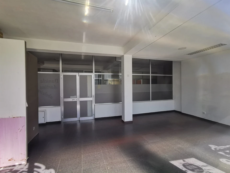 Loja para Arrendamento em Arcozelo Foto 4