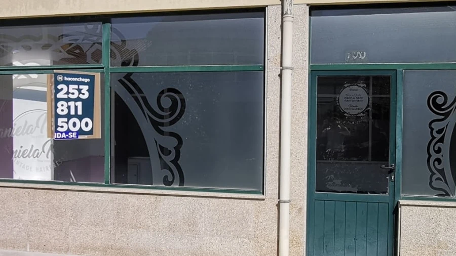 Loja para Arrendamento em Arcozelo