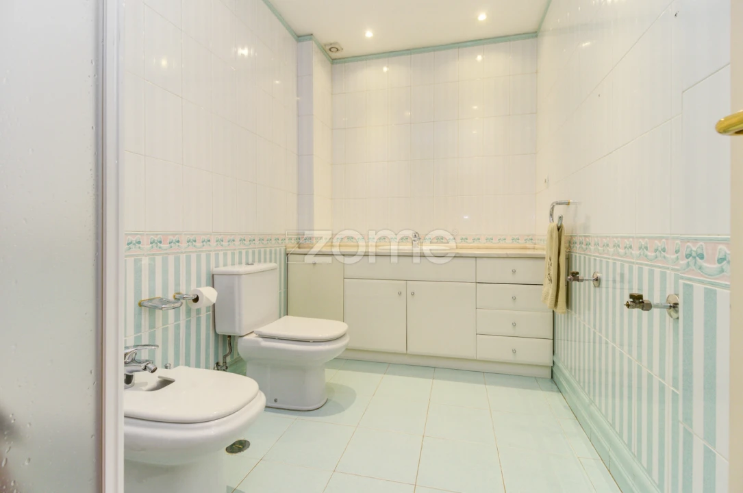 Apartamento T6 para Venda em São Domingos de Benfica Foto 19