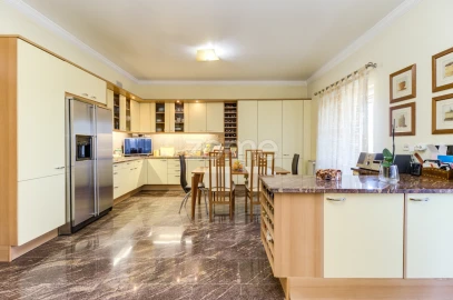 Apartamento T6 para Venda em São Domingos de Benfica