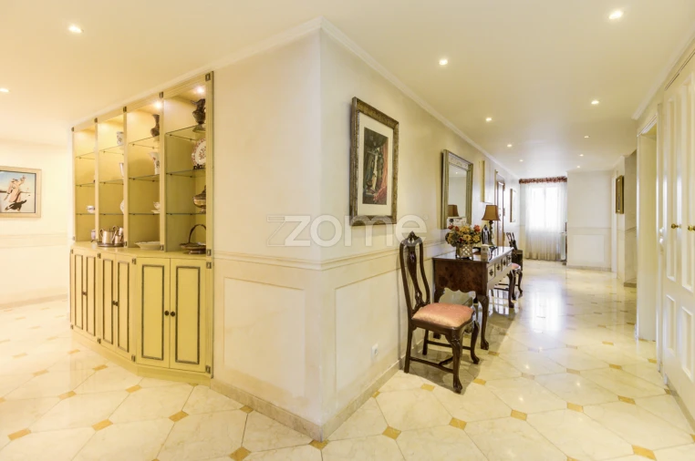 Apartamento T6 para Venda em São Domingos de Benfica Foto 4